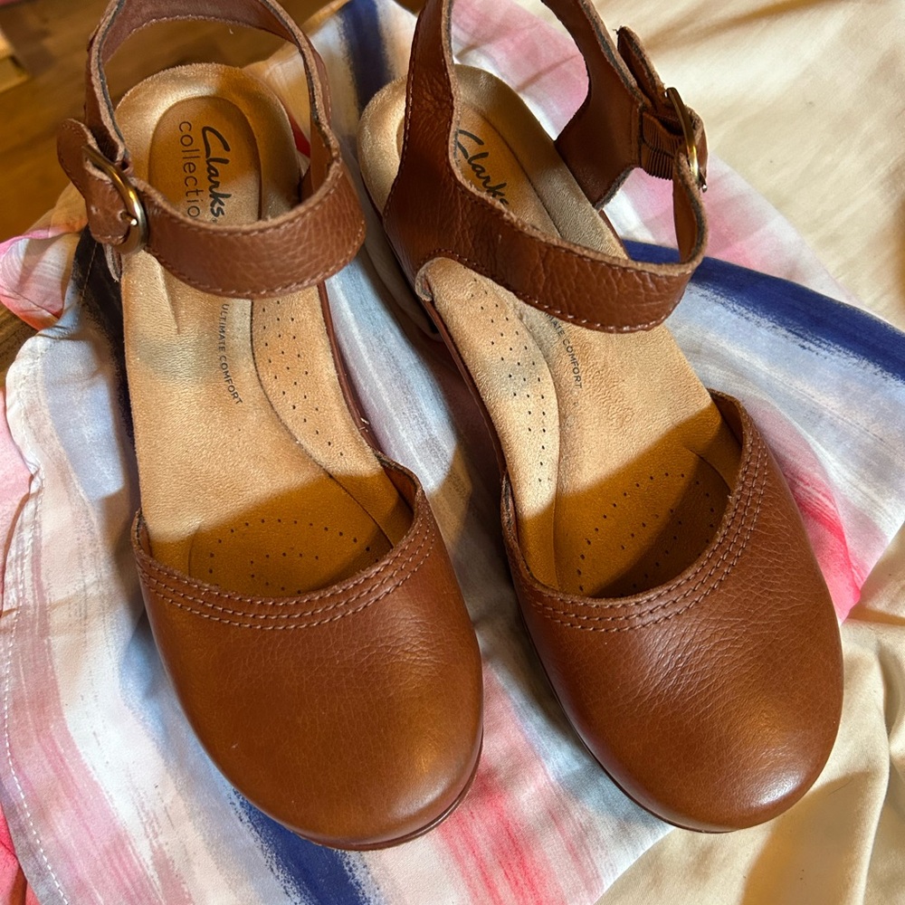 Clarks Women's Tan Paizlee Clogs